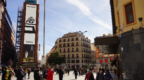 스페인 마드리드 까야오 광장(Plaza del Callao)에 설치된 삼성전자의 옥외광고 이미지. 사진=삼성전자