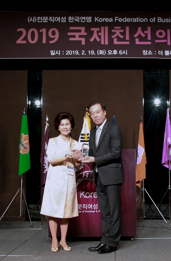 롯데홈쇼핑 이완신 대표, 'BPW Gold Award' 수상