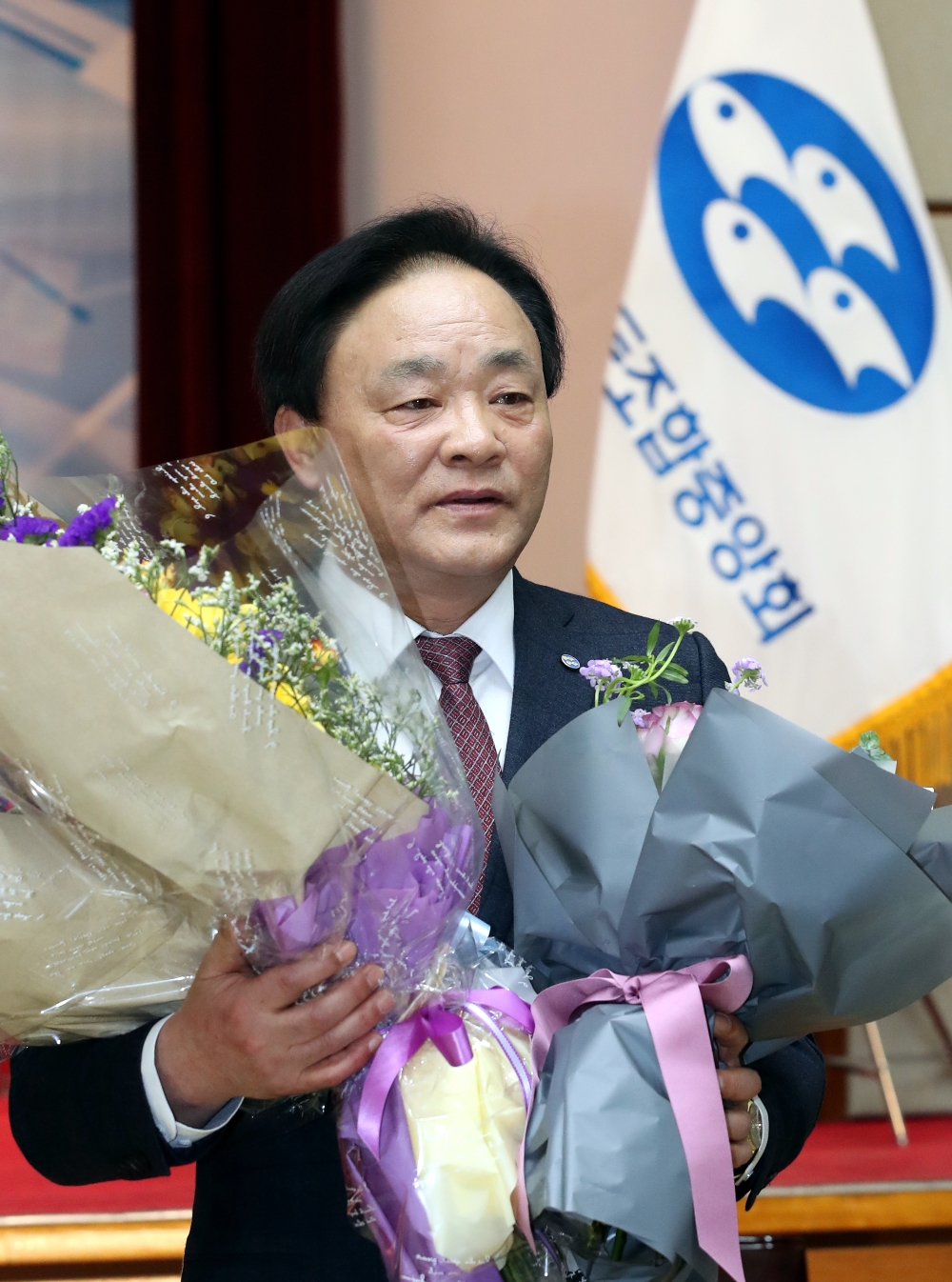 22일 서울시 송파구 수협중앙회 2층 독도홀에서 열린 제25대 수협중앙회장 선거에서 임준택 당선인이 선거 직후 기념촬영을 하고 있다.(사진=수협중앙회)