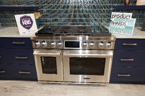 KBIS 2019 전시회에서 주방 부문 최고상(Best of KBIS Kitchen Gold)을 수상한 듀얼 퓨얼 프로레인지. 사진=LG전자