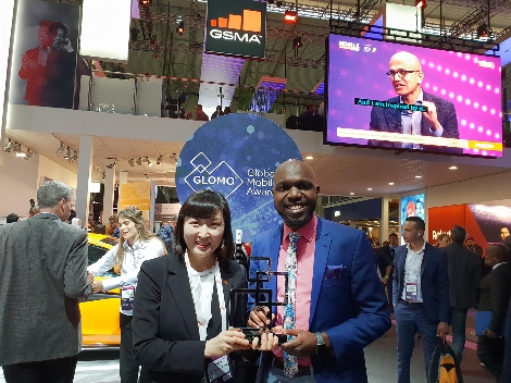 SK텔레콤은 ‘MWC 2019’ 부대행사로 25일(현지 시간) 바르셀로나에서 열린 ‘GSMA 글로벌 모바일 어워드’에서 자사의 ‘AI 미디어 추천 기술‘이 ‘최고 모바일 영상 서비스' 부문에서 수상했다고 26일 밝혔다. 사진=SK텔레콤