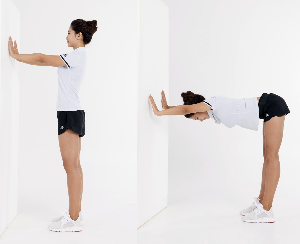 기역자 스트레칭 (사진=자생한방병원 제공)