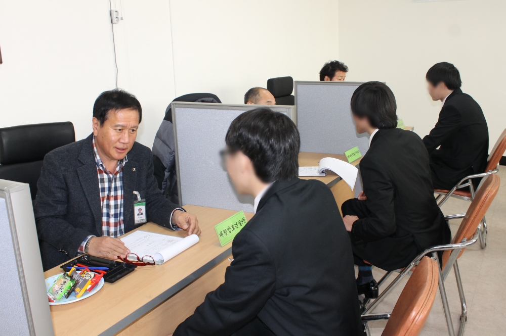 구인·구직 만남의 날 행사를 진행하고 있다.(사진제공=대구구치소)