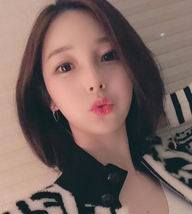 ‘여신강림’집필 작가 야옹이 모습 / 출처 instagram