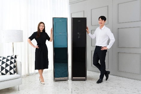 왼쪽부터 삼성 에어드레서 블랙에디션 '크리스탈미러' 모델, '다크블랙' 모델 제품 소개 이미지. 사진=삼성전자