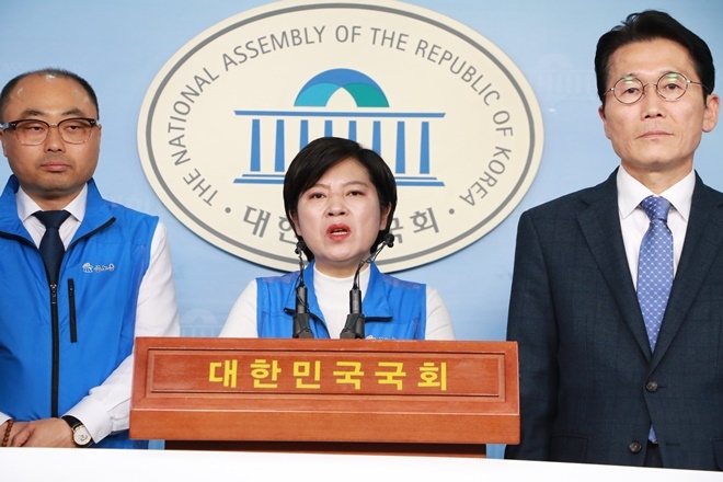 이연월 공노총 위원장이 정부에 대해 날선 비판을 하고 있다.(사진제공=공노총)