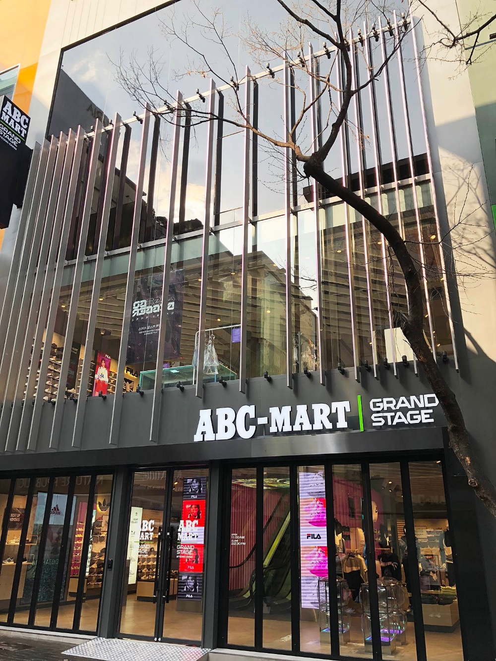 ABC마트 그랜드스테이지 명동중앙점 역대 최고 매출 달성