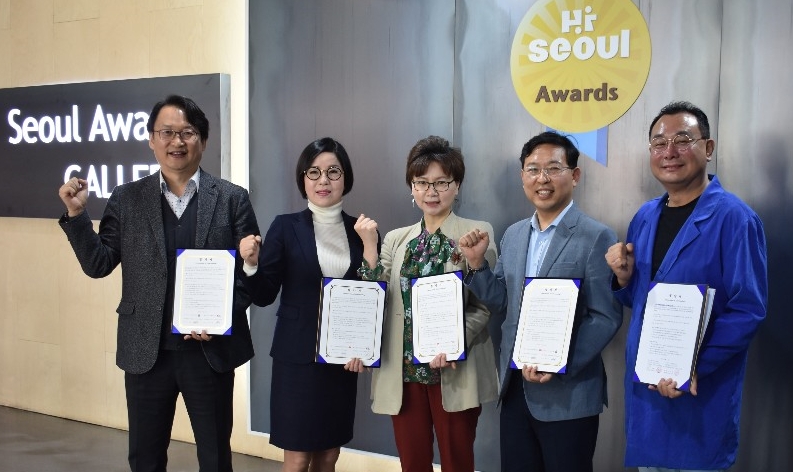 사진 왼쪽 두번째부터 (주)케이포스트 신기선대표 . 시니어교육플레너협동조합 조현미이사장, 도전미디어그룹 조영관대표, (주)디에이치랩 이동환 대표.(사진=케이포스트)