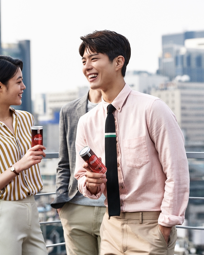 박보검, 나른한 오후를 짜릿하게 깨우는 휴식 현장 이미지. (사진=코카-콜라)