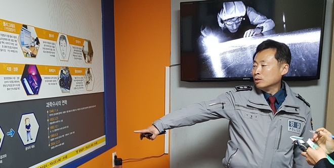 이철구 대구경찰청장이 수성청소년경찰학교를 찾아 더 좋은 교육을 당부하고 있다.(사진제공=대구경찰청)