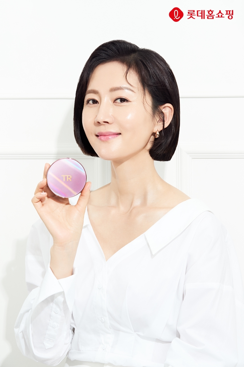 롯데홈쇼핑, 프리미엄 브랜드 'TR' 업계 최초 론칭∙∙∙'염정아 쿠션' 판매