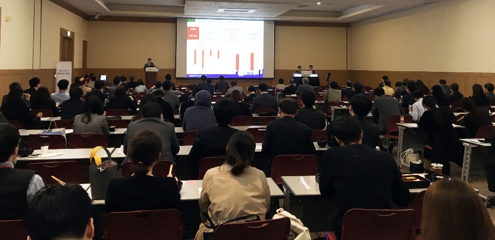 지난 20일 열린 춘계 심혈관 통합학술대회에서 한미약품 산학세션의 주제발표를 진행하고 있다. (사진=한미약품)