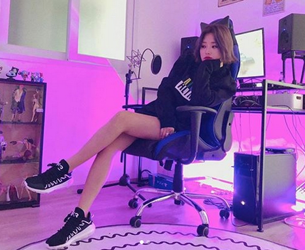 키썸, 부러질듯한 가느다람...고속도로급 젓가락라인