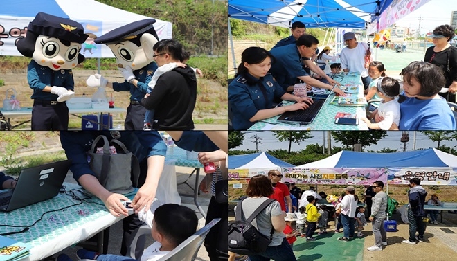 어린이날 지문 등 사전등록 활동을 벌이고 있다.(사진제공=부산사상경찰서)