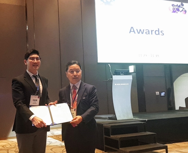 , 제37차대한슬관절 학회 학술대회서 건국대병원 이동원 교수가 논문상을 수상 했다. (사진=건국대병원)