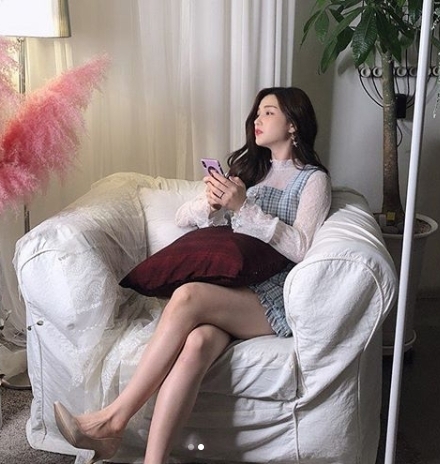 율희, 여리여리 각선미...그저 놀라울 뿐