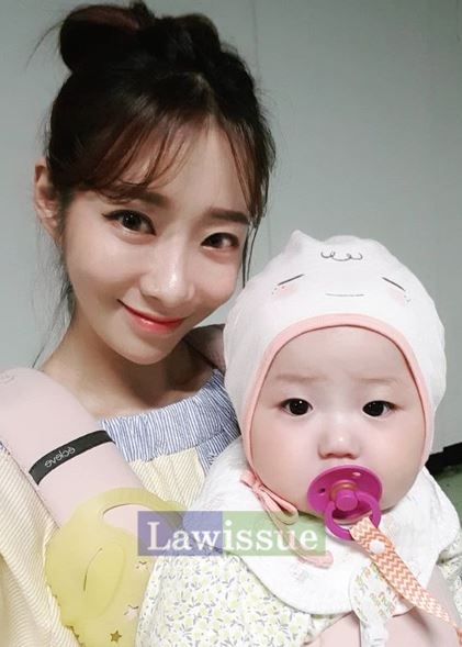 안소미, 우윳빛 피부...더 돋보이는 이까지