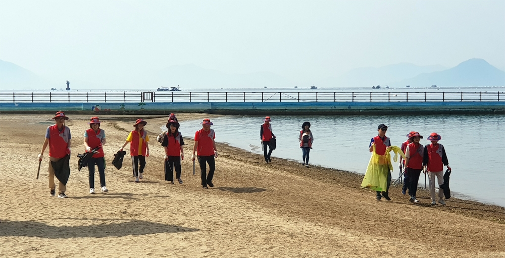 BNK경남은행, 바다의 날 기념 ‘해수욕장 환경정화 봉사활동’
