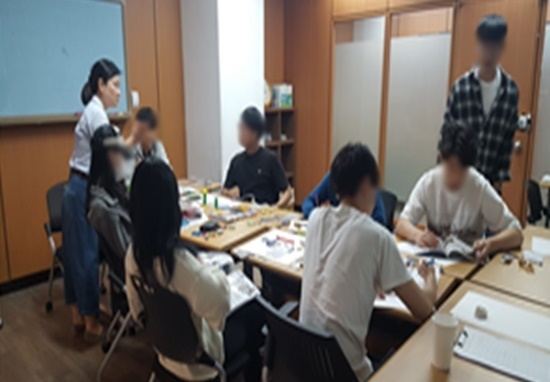 보호관찰 청소년 중 학교 밖 청소년 8명을 대상으로 직업 탐색 전문 처우 프로그램 ‘두드림(DO DREAM)’을 실시하고 있다.(사진제공=서울서부준법지원센터)