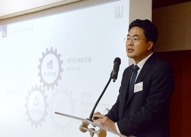 법무법인(유한) 태평양 조세그룹 심규찬 변호사가 ‘부가가치세 판례의 최근 동향과 전망’을 주제로 발표하고 있다. (사진제공=법무법인 태평양)