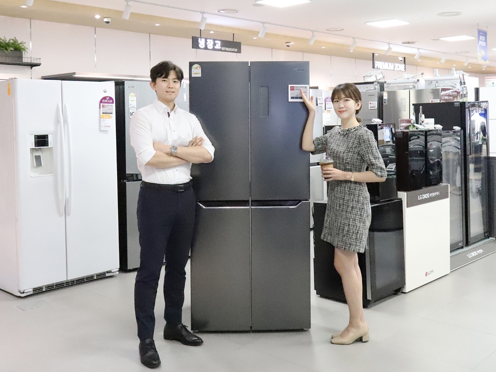 롯데하이마트, PB 브랜드 ‘하이메이드’ 블랙에디션 4도어 냉장고 론칭