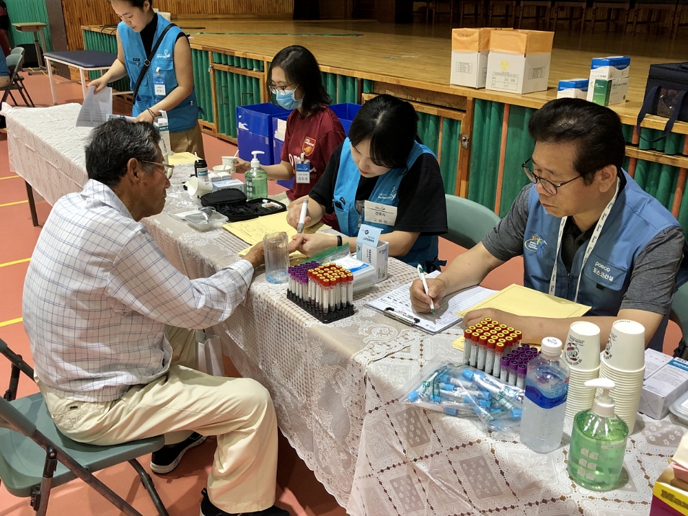 검진활동 모습.(사진=포스코건설)