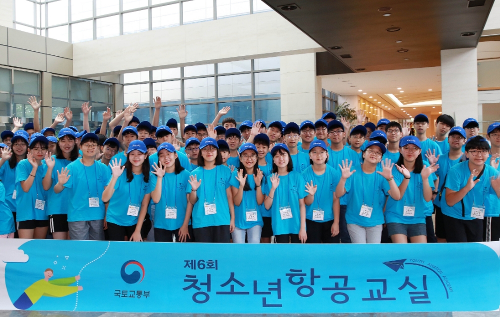 기념 촬영.(사진=아시아나항공)