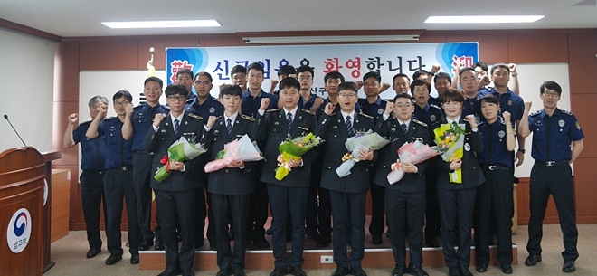 새내기 교도관 임용식을 갖고 기념촬영.(사진제공=울산구치소)