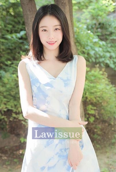 빛나는 청초미 뽐내는...'우윳빛 피부는 덤'