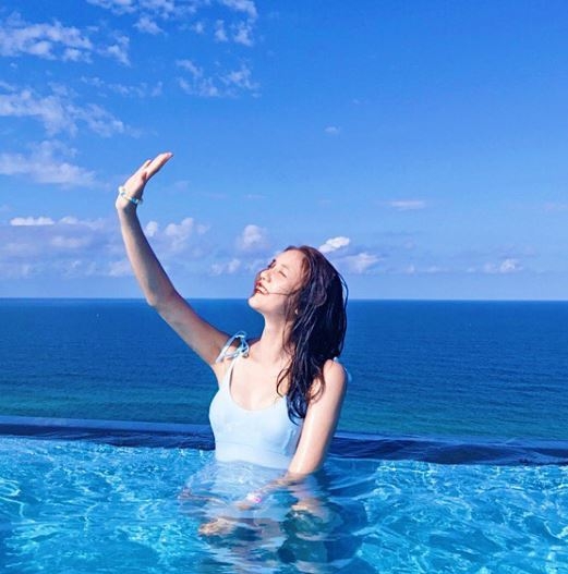 청초미 뿜뿜...AOA 혜정, 우윳빛 피부는 덤