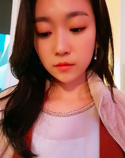 ‘김슬기’가 이날 하루 잡음에 중심에 서 당혹스러워 하는 눈초리다 / 출처 에스엔에스