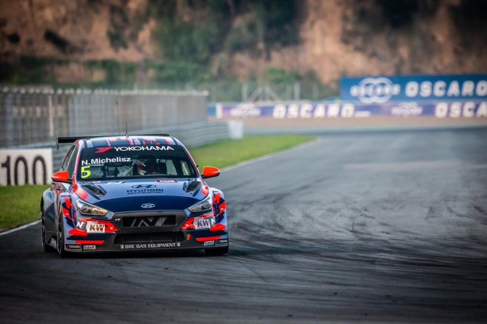 현대차 ‘i30 N TCR’ 경주차가 이달 13일부터 15일까지 중국 닝보 서킷에서 개최된 ‘2019 WTCR’ 두 번째 레이스에서 경주하는 모습.(사진=현대자동차)