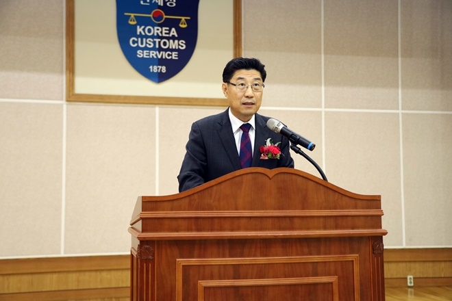제영광 부산본부세관장이 취임식을 하고 있다.(사진제공=부산본부세관)