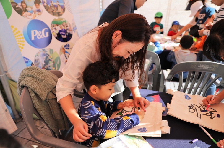 한국P&G, 다양한 가족 응원하는 ‘세상모든가족함께’ 캠페인 동참
