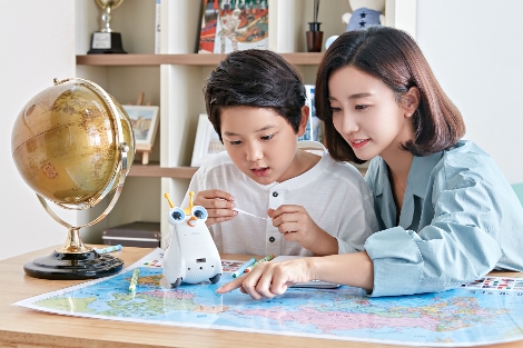 SK텔레콤이 출시한 누구 탑재 코딩로봇 '알버트AI' 소개 이미지. 사진=SK텔레콤