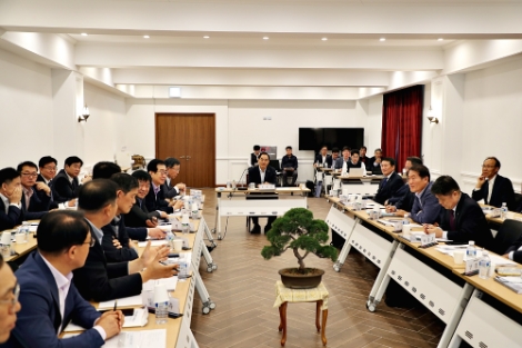 공사는 23일 충북증평에듀팜특구에서 현장중심정책을 발굴하고 혁신성장을 이루기위한 제5차 현장경영회의를 개최했다. 사진=농어촌공사
