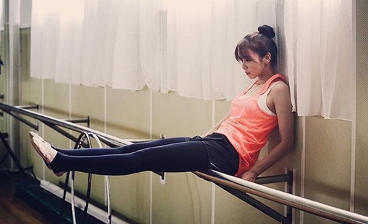 ‘경수진’이 이날 하루 이목을 사로 잡고 있다 / 출처 에스엔에스