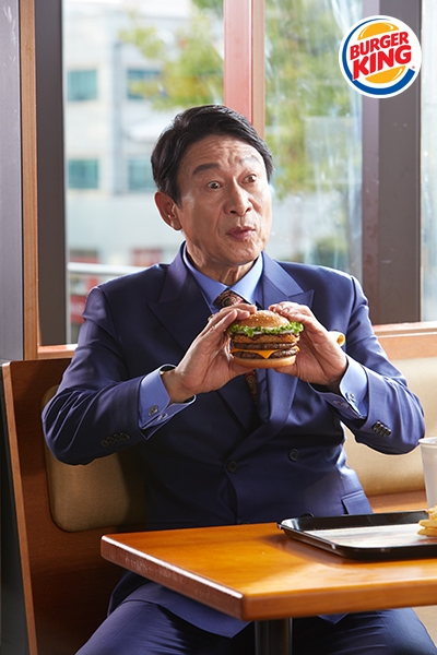 버거킹 김응수 광고 촬영 비하인드 싱글 컷. (사진= 버거킹)