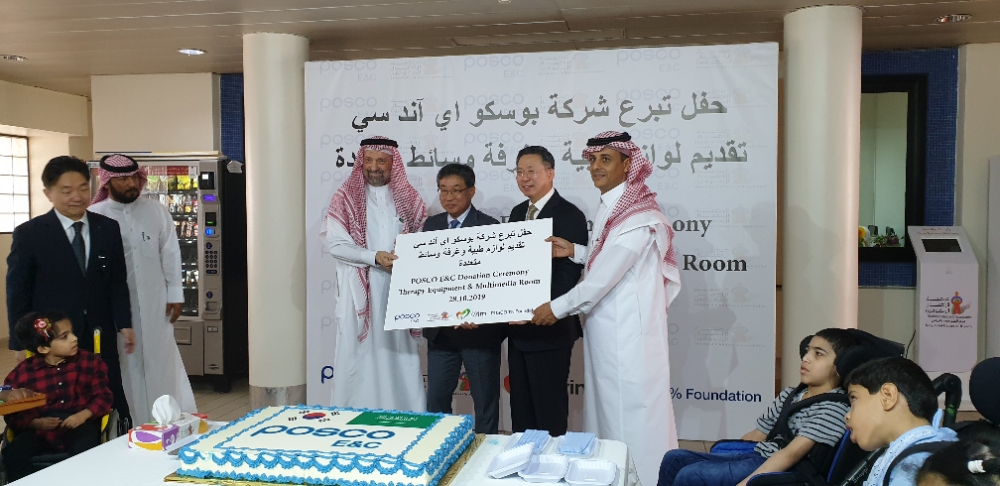 (왼쪽부터)포스코건설과 사우디 PIF 합작법인인 PECSA Samer Abu Durrah CEO, 포스코건설 이영훈 사장, 주 사우디아라비아 대한민국 대사관 조병욱 대사, 장애인학교(Disabled Children’s association) Ahmed Al Tamimi 이사장.(사진=포스코건설)