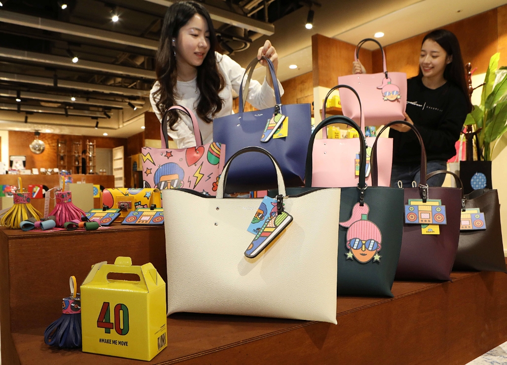 롯데백화점, 팝 아티스트 '크랙&칼'의 작품으로 꾸며진 복합 문화 공간 팝업스토어 오픈