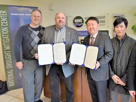 한국농어촌공사는 한경대와 함께 미국국립가뭄경감센터와 위성영상기반 농업가뭄모니터링 기술발전을 위한 업무협약을 체결했다. 사진=농어촌공사