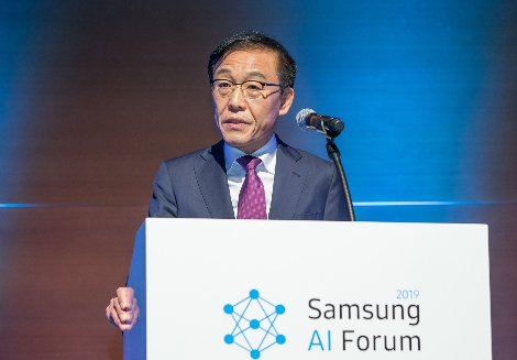 4일 삼성전자 서초사옥에서 열린 '삼성 AI 포럼 2019'에서 김기남 부회장이 개회사를 하고 있다. 사진=삼성전자