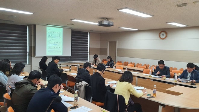 13일 부산진경찰서 회의실에서 전자감독관계기관 협의회 정례회의를 진행하고 있다.(사진제공=부산준법지원센터)