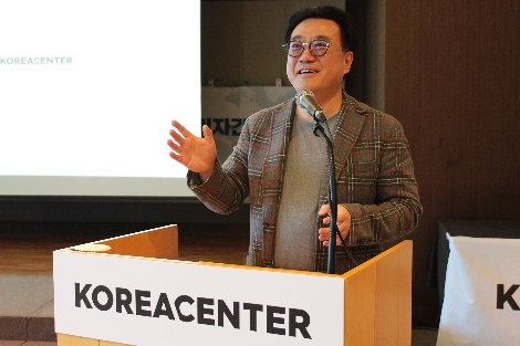 코리아센터 김기록 대표가 14일 여의도 63스퀘어에서 개최한 IPO 기자간담회에서 발표하고 있는 모습. 사진=코리아센터
