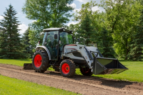두산밥캣이 최근 북미시장에 출시한 콤팩트 트랙터(Compact Tractor) CT5558 모델. 사진=두산