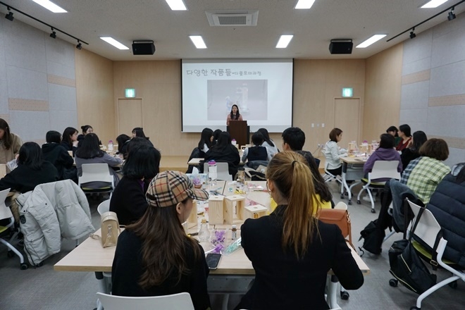경남청년일자리 프렌즈에서 진행하고 있는 강의.(사진제공=경남도)