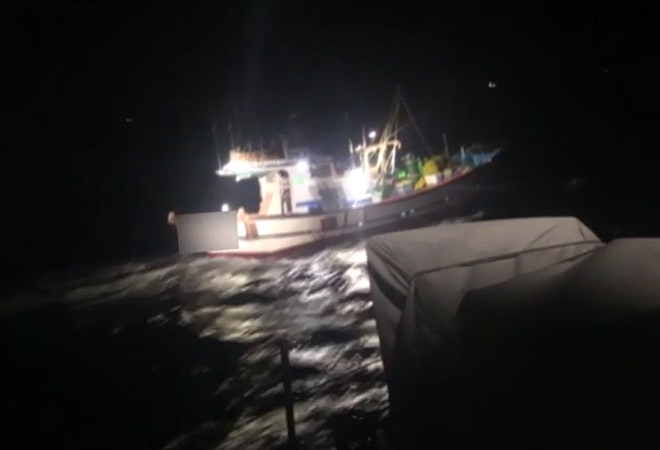 불법조업어선.(사진제공=부산해양경찰서)