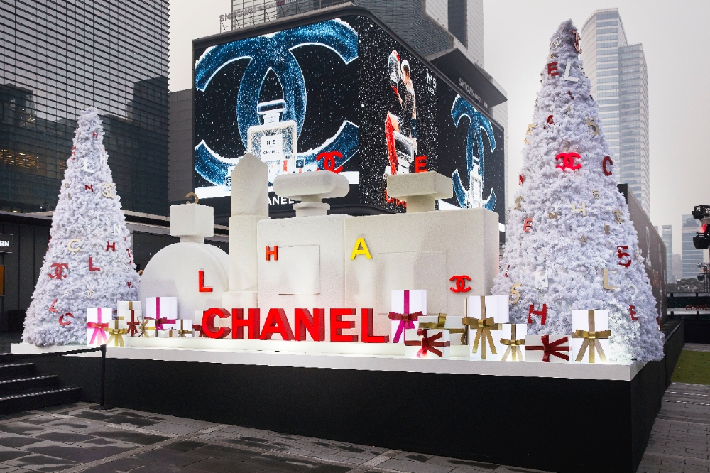 샤넬, N°5 홀리데이 컨셉의 아이스링크 코엑스 K-POP 광장서 선봬