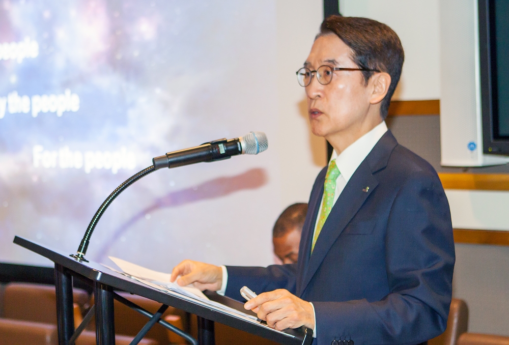 신창재式 ‘인본주의 기업가정신’ 국제적 호평