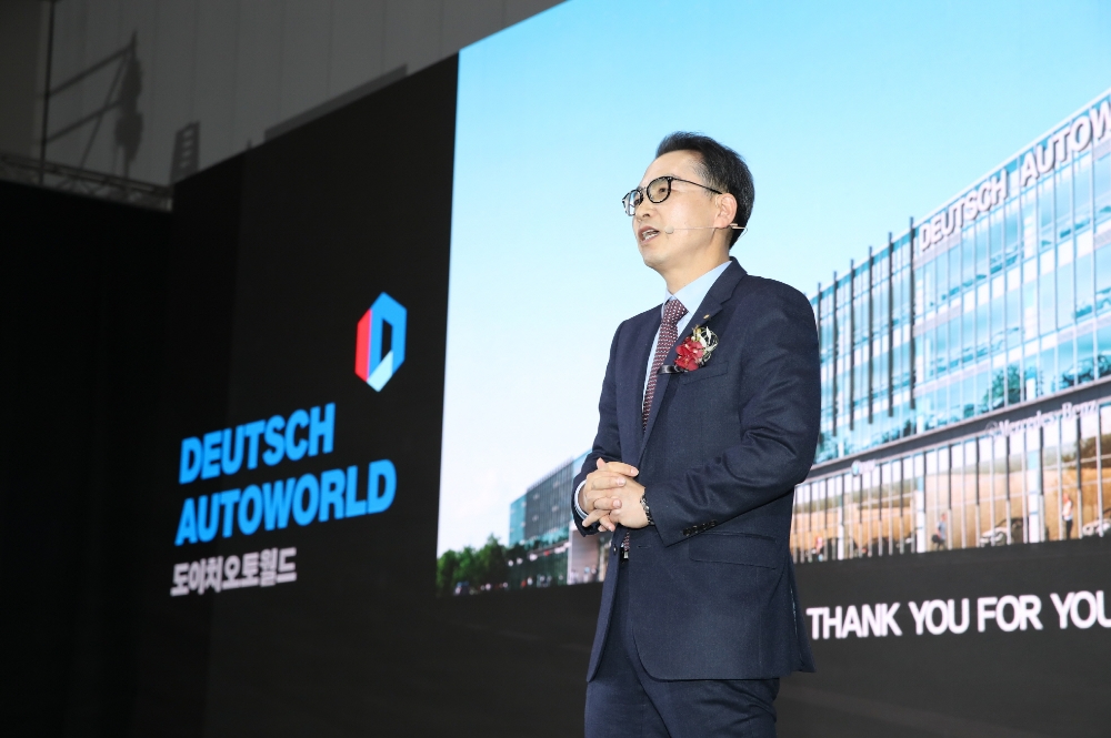 도이치오토월드 장준호 대표이사의 환영사로 ‘도이치오토월드 딜러의 밤 2019’ 행사가 막을 열었다.(사진=도이치 모터스)